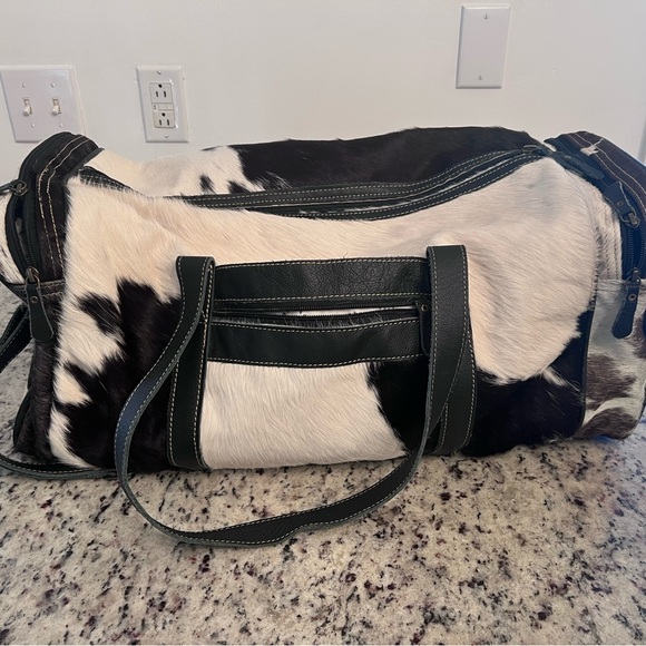 Patterned Interior Duffle Bag - Picture 2 of 3